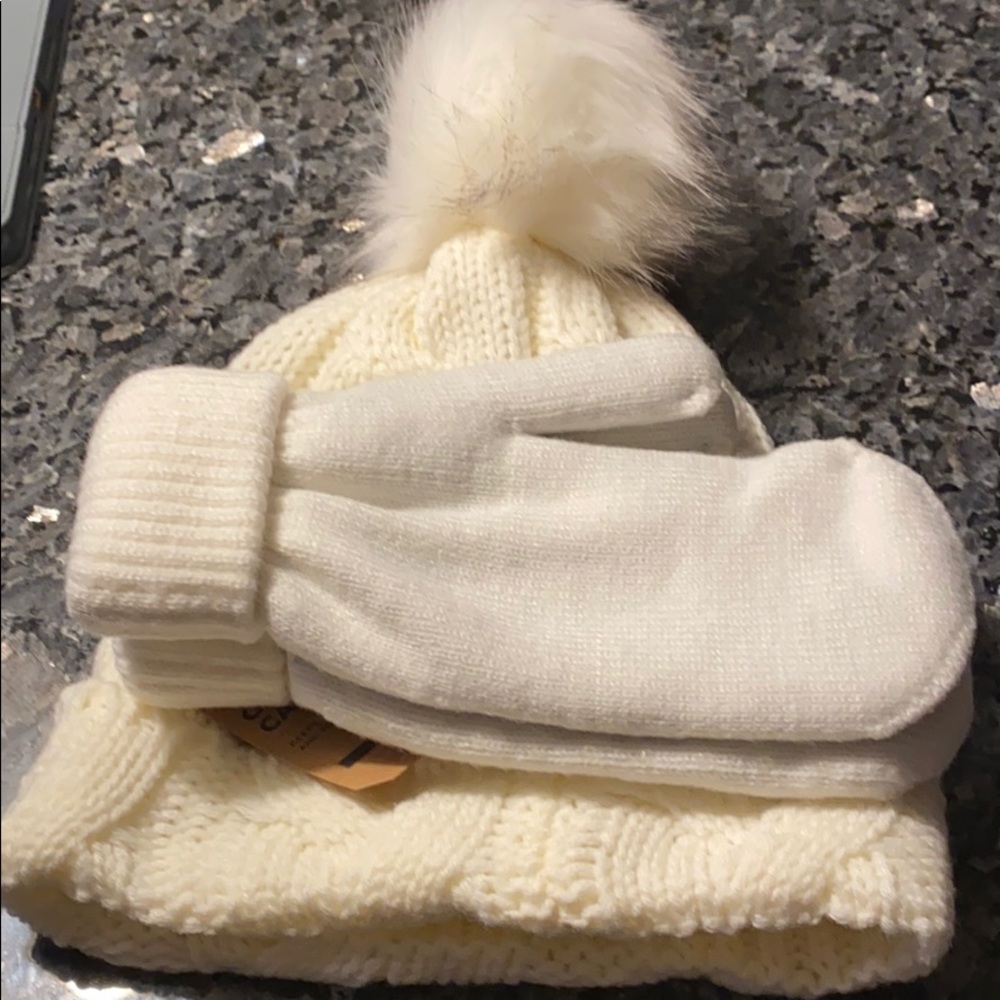 NorthEast Outfitters Hat and Gloves